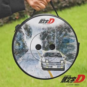 『頭文字D』のAE86がプリントされた限定折りたたみスツールが登場