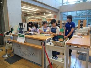 北区立図書館で夏休み体験講座開催 小学生が図書館業務体験や観察画、紙芝居制作に挑戦