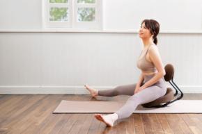 「ReSTReTCH 開脚チェア」に新色ブラウンが登場、楽天市場7部門でデイリーランキング1位獲得の人気商品