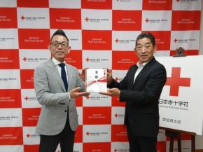 メディカルラボ、医学部受験情報誌の売上の一部を日本赤十字社へ寄付