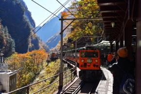 黒部峡谷トロッコ電車が10月1日に全線運行を再開