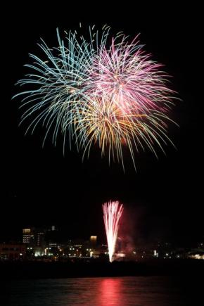 伊東市で伊豆最多15回の花火大会を開催