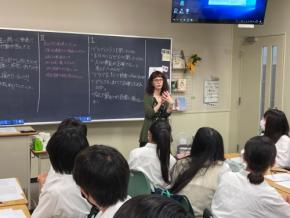 麗澤中学・高等学校でアメリカの英語教育専門家による特別授業を実施