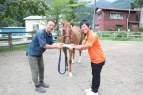 SAITAMA交流会が引退競走馬支援のためときがわホースケアガーデンへ寄付