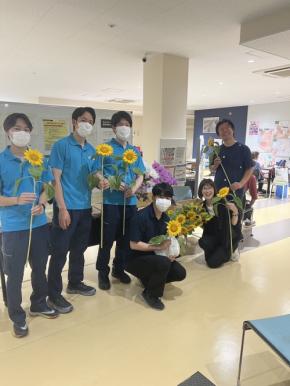熊本復興支援「フラワーリレープロジェクト」で避難所に花を寄贈