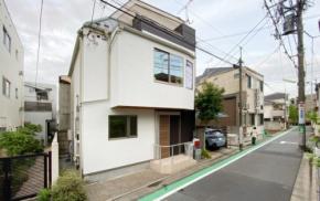 本に囲まれる理想の暮らしを実現した世田谷区の戸建てリノベーション事例