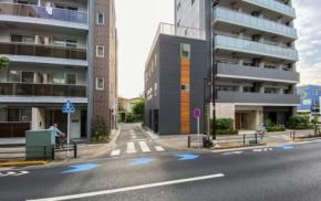 荒川区の15坪に建つ都市型狭小住宅｜大型SUV対応ガレージと開放的な暮らし