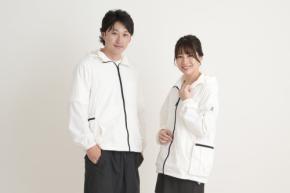 街歩きも快適に。抱っこする家族のためのファン付きウェア「空調ラッシュガード(かぜさら)」発売