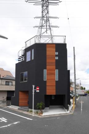 葛飾区に14坪の変形地を活かした木造3階建てガレージハウスが完成