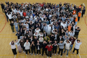 先生をめざす教育学科1年生220名の学生達が交流