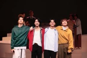 GRe4N BOYZの楽曲と共にグループの誕生を描く 舞台「それってキセキ」開幕！