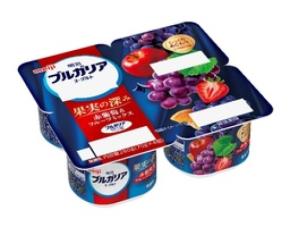 「明治ブルガリアヨーグルト 果実の深み 赤葡萄&フルーツ ミックス／白桃・洋梨&フルーツミックス」