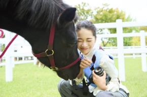 競馬の舞台裏に広がる社会の物語　見上愛が取材したスペシャルコンテンツ公開