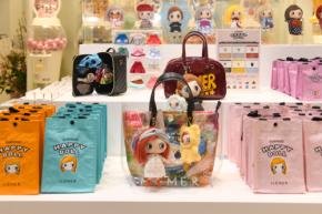 イルメールの旗艦店が移転オープン! イーマリーちゃんの巨大フィギュアに人気クリエイター・しなこも感激