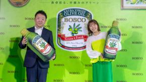 オリーブオイルで食卓をアートに！ 若槻千夏が名作「てるこの喜び」を披露した『BOSCO OLIVE OIL 味わうアート展』オープニングイベント開催