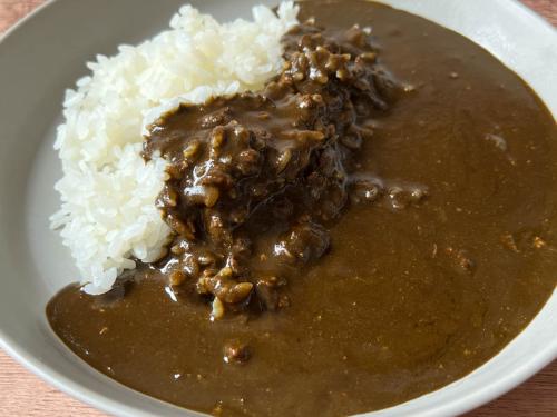 キーマカレーにはほうじ茶と相性の良さを考えて、鶏ひき肉を使っているそう。