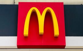 【マック】秋冬の新作「三角チョコパイ」実食レビュー!期間限定!トロトロのクリームとサクサクのパイ生地がたまらない♪