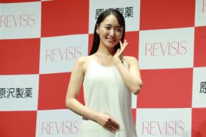 『リバイシス』イメージキャラクター・菅井友香が出演する新CMの発表会を開催「肌が喜んでいるのをすごく体感している」