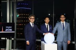 「東通グループ」地方都市への進出・東京タワーのプレミアム展望ツアー協賛を記念し東通カラーへライトアップ