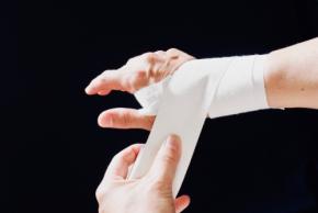 スポーツだけじゃない！日常の痛みを軽減してくれるテーピングの活用方法とは