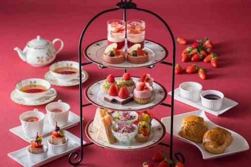 吉祥寺エクセルホテル東急、苺のアフタヌーンティー