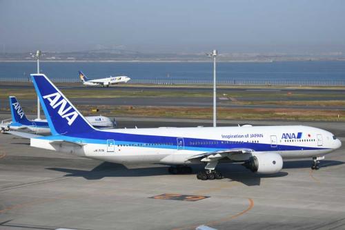 ANA(ボーイング777-200型機、JA717A)