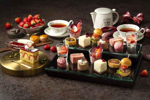 シェラトン都ホテル東京、苺とショコラのアフタヌーンティー