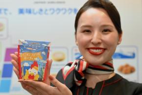 JAL、ローソンとコラボ商品　オニオンコンソメスープ味の「からあげクン」など全12品