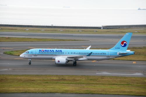 大韓航空（エアバスA220-300型機）