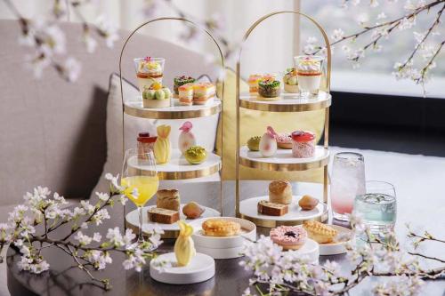 フォーシーズンズホテル東京大手町、桜スプリングアフタヌーンティー