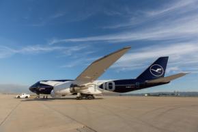 ルフトハンザ・ドイツ航空、100周年記念塗装の747-8型機をお披露目