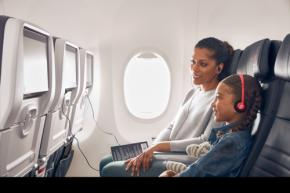 エア・カナダ ルージュ、ボーイング737-8型機の運航開始