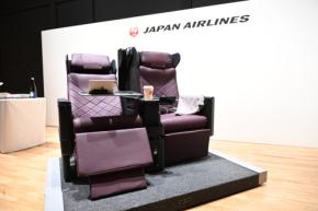 JAL、ボーイング737-8型機にファーストクラス導入 新シート発表