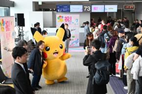 チャイナエアライン、A350「ピカチュウジェットCI2」就航　初便は成田へ、ピカチュウも祝福