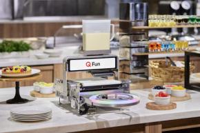 イビススタイルズ東京ベイ、朝食ビュッフェにクレープロボットを導入 日本初