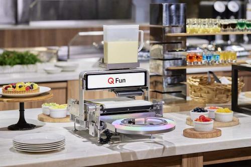 イビススタイルズ東京ベイ、クレープロボットQ Fun