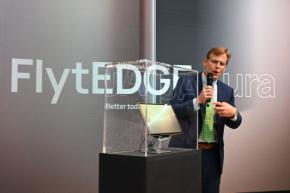タレス、機内エンタメシステム「FlytEDGE Aura」を発表　4K OLEDディスプレイと業界最軽量を実現