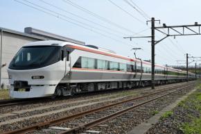 JR東海、特急「しなの」新型車両・385系公開　両先頭にパノラマ展望車