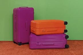 RIMOWA、スーツケース「Essential」に新色「オレンジ」と「マゼンタ」 4月23日発売