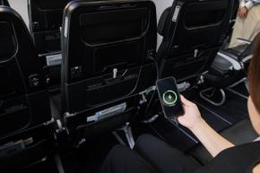 スターフライヤー、機内でAnkerのUSBケーブル貸し出し