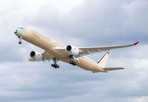 エアバスA350-1000ULR型機、初飛行に成功 カンタス航空のシドニー〜ロンドン直行便向け機材、飛行時間最大22時間