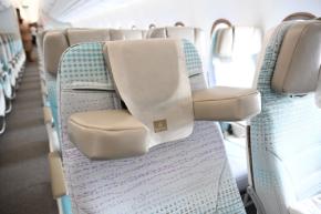 エミレーツ航空、エコノミークラスに首と頭を固定できるヘッドレスト「U-Deram」を採用