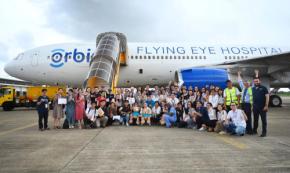 エアアジア、オービスと提携 5年間の航空券支援で眼科医療を強化
