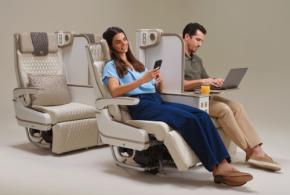 エミレーツ航空、電動プレミアムエコノミーシートを導入　A350に世界初のプライバシースクリーン