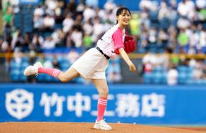 菅井友香登場！　『応燕はFODで！ナイター』ファーストピッチセレモニー！！　菅井「(練習は)合わせて4時間ぐらいやりました」
