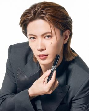 神宮寺勇太(Number_i)登場！　『ジバンシイ ビューティー』新パウダー＆リップキャンペーン　神宮寺「新たな雰囲気が作れたと思います」