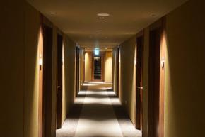 ホテルで『少女(16)と性交』　県立学校教諭(55)逮捕　教諭は「ホテルには行ったが…」