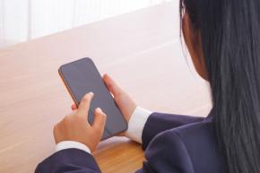 女子生徒に『大好きです』などと計4,300回送信　県立高校教諭(24)停職処分　教諭は「(女子生徒を)手放したくなかった…」
