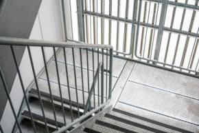 商業施設で『女性にわいせつ行為』　中学校教諭(38)逮捕＆懲戒免職　教諭は「軽い気持ちでやってしまった…」