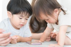 急増する近視パンデミック、小学生の2人に1人が近視の時代。目の健康を守る新習慣とは